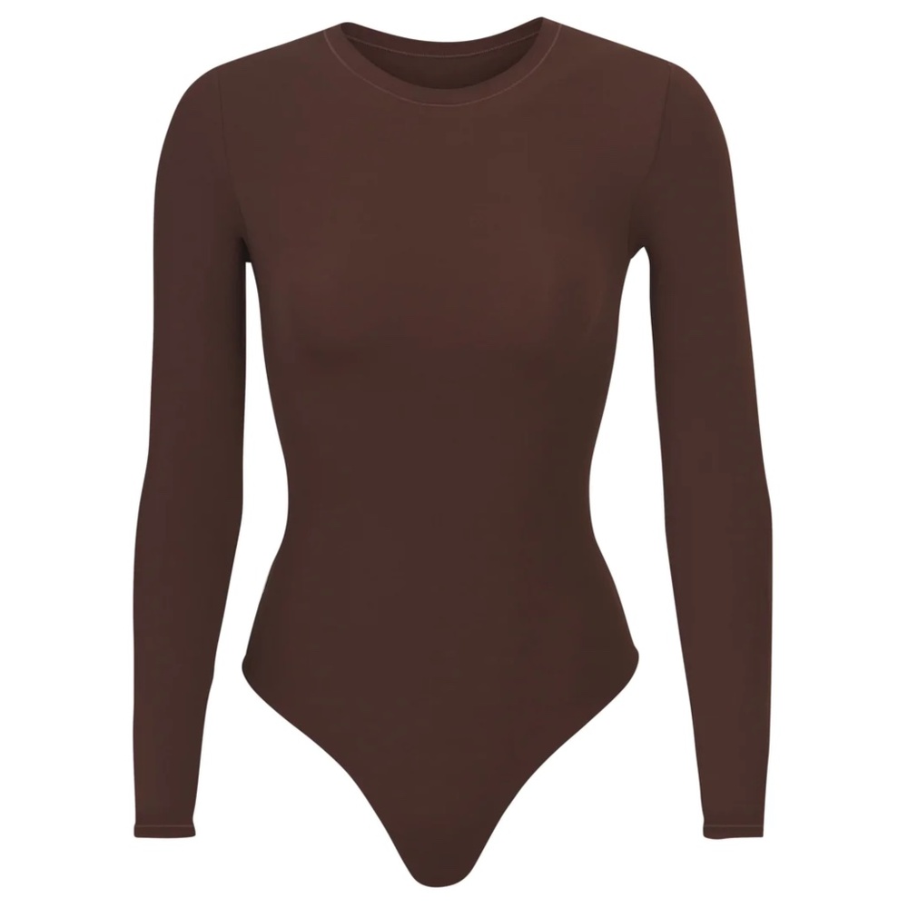 SKIMS "Fits Everybody" crew neck, long sleeve bodysuit. Size Medium, Cocoa color